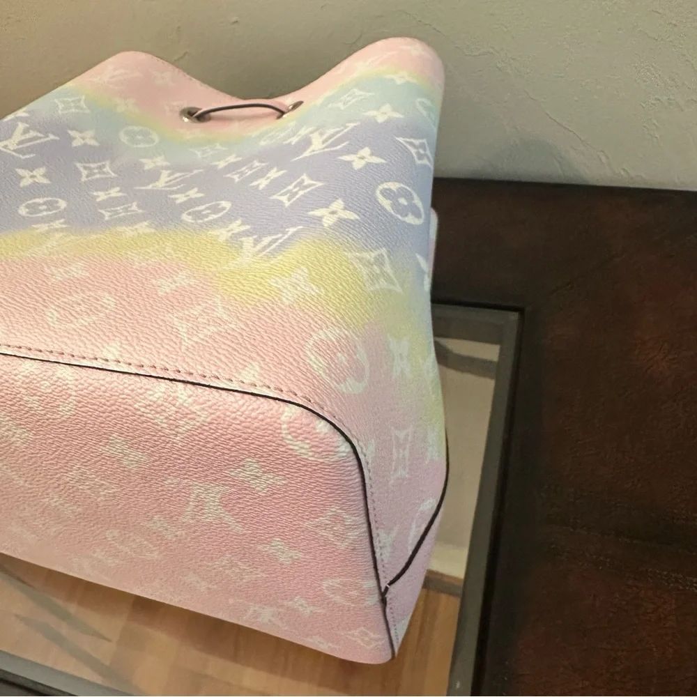 Louis Vuitton | Monogram Escale Neonoe MM Limited Edition Bucket Bag in Pastel - Picture 12 of 13
